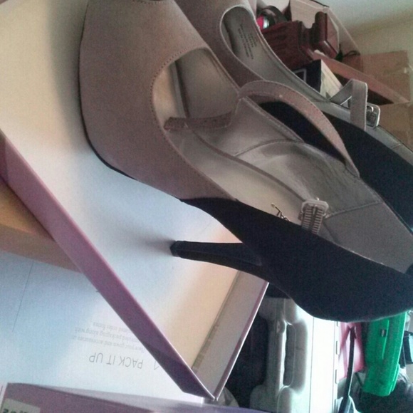 Heels - Picture 3 of 4